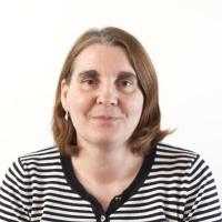 Dr Lois de Cruz